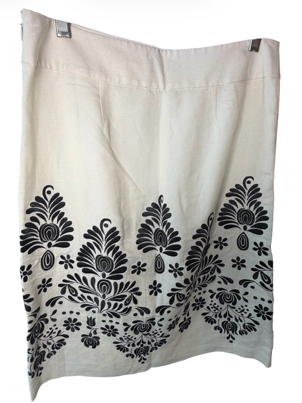 Ann Taylor Loft Ivory linen blend skirt with Black embroidered Floral Motif sz 6